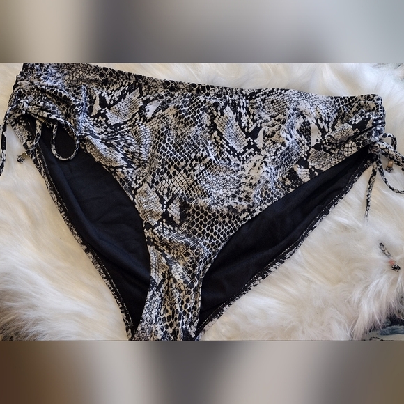 Bathing Suit Bikini bottoms - Picture 1 of 6